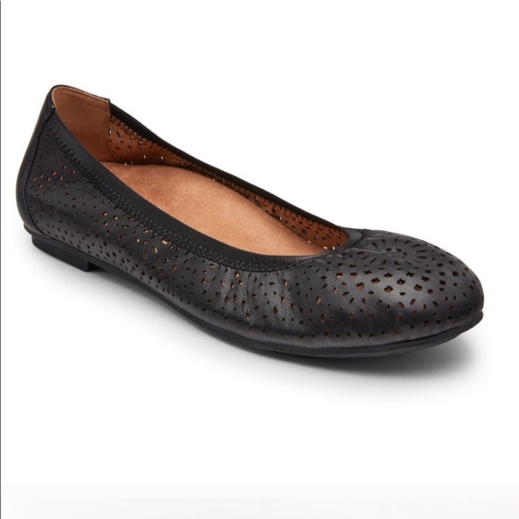 vionic black ballet flats
